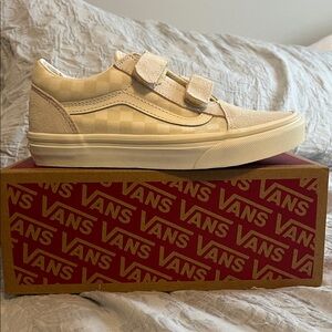 Vans Kids Checkerboard marshmellow size 3.5. New in box